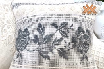 cuscino disegno fasce di rose