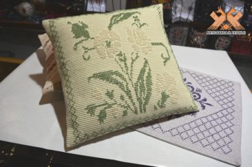 cuscino foglie e fiori